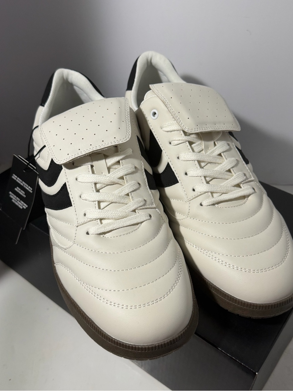 Men's Cream and Black Low-Top Steve Madden Sneakers